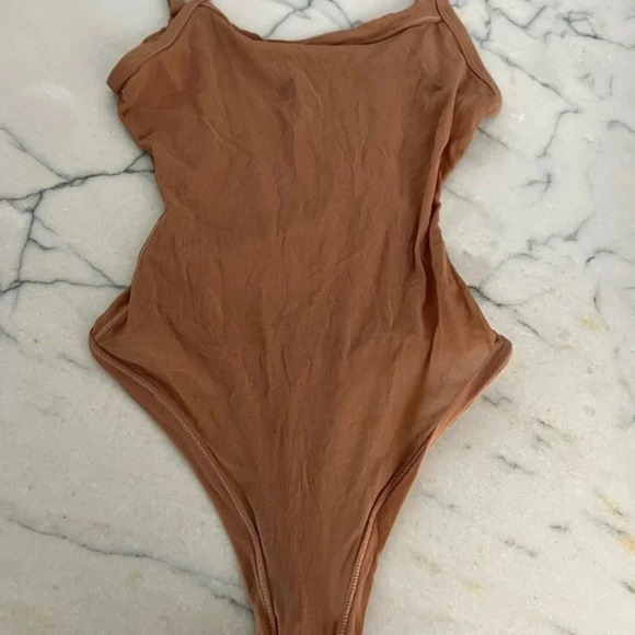 SKIMS SHEER SCULPT BODYSUIT B340 - Picture 3 of 5